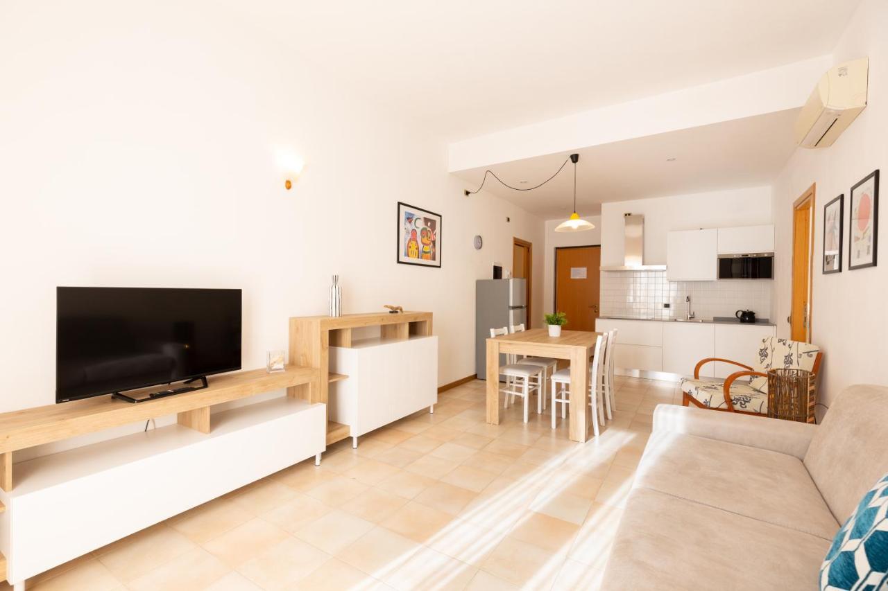 Riviera Residence มารินา ดิ เปียตราซันตา ภายนอก รูปภาพ