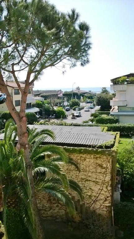 Riviera Residence มารินา ดิ เปียตราซันตา ภายนอก รูปภาพ