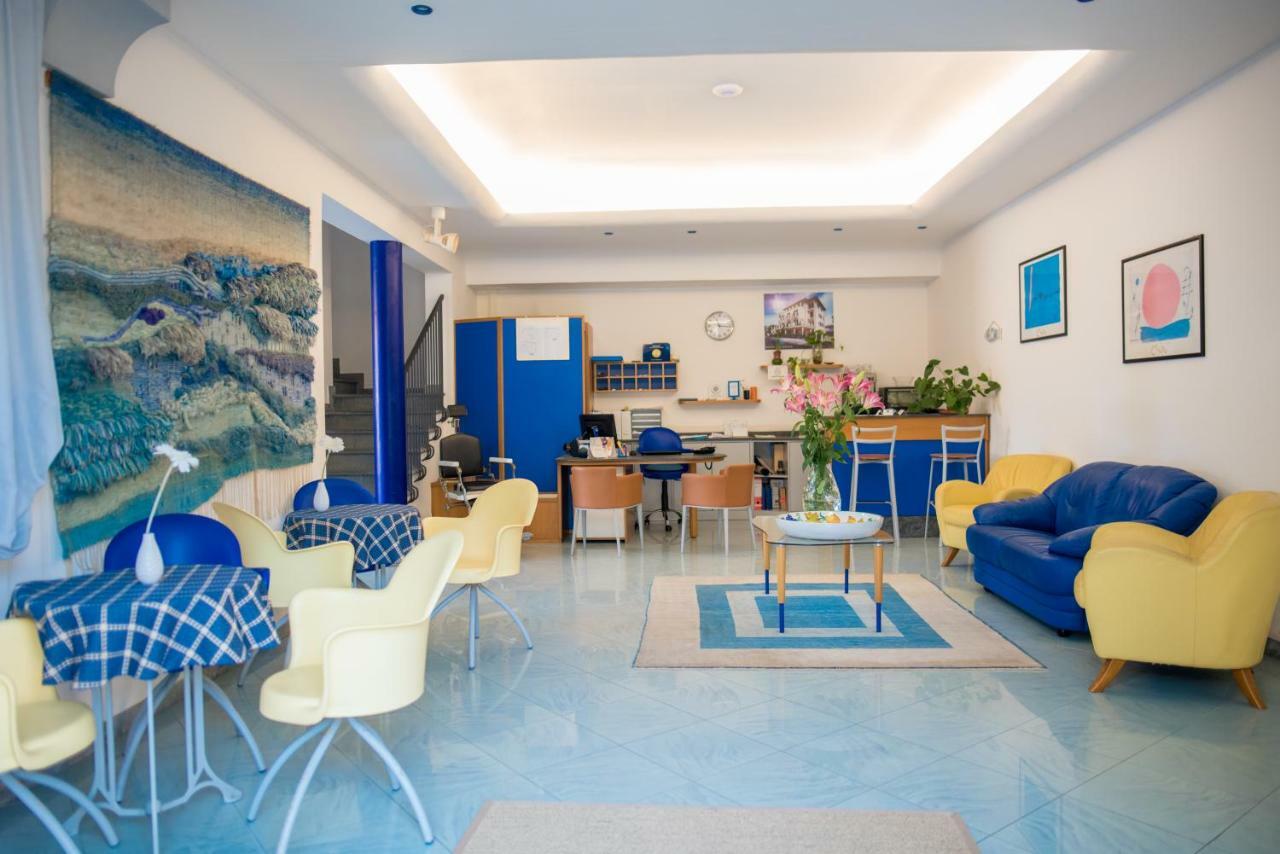 Riviera Residence มารินา ดิ เปียตราซันตา ภายนอก รูปภาพ