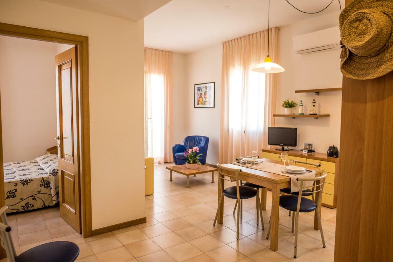 Riviera Residence มารินา ดิ เปียตราซันตา ภายนอก รูปภาพ